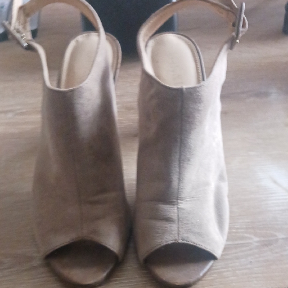 Elegant Tan Women's Peep-Toe Shoes By Kelly & Katie